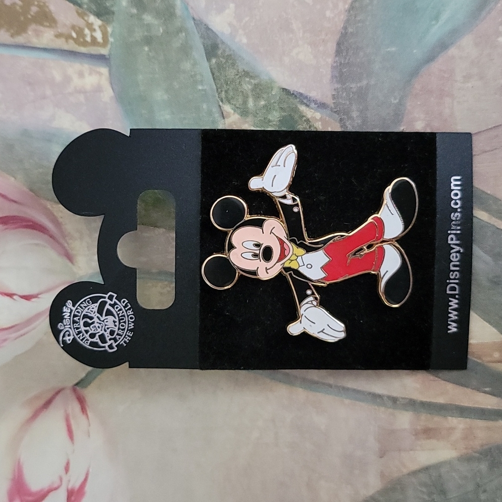 NWTS Disney Official Pin Trading Mickey Mouse 2008
